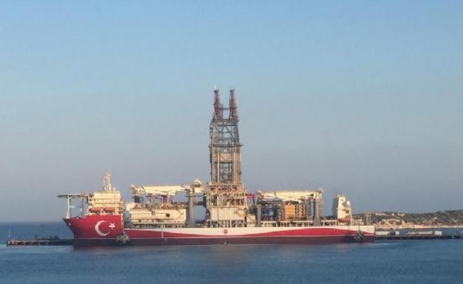 4'üncü sondaj gemisi 'Abdülhamid Han'a Türk bayrağı işlendi 