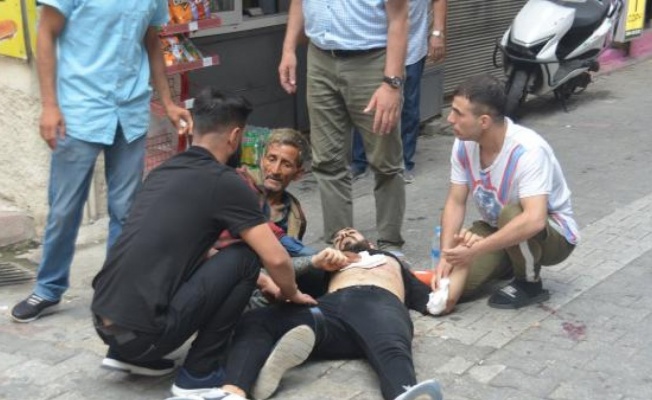 Adana'da kırtasiyeciler, sokak ortasında çatıştı: 1'i ağır 4 yaralı