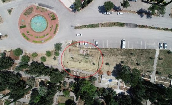 Adana'da 'Mezarlıktaki yeşil alanlar satılarak definler yapıldı' iddiası