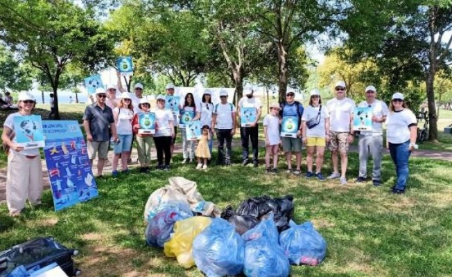 Gönüllüler kıyı temizleme etkinliğinde 75 kilogram atık topladı 