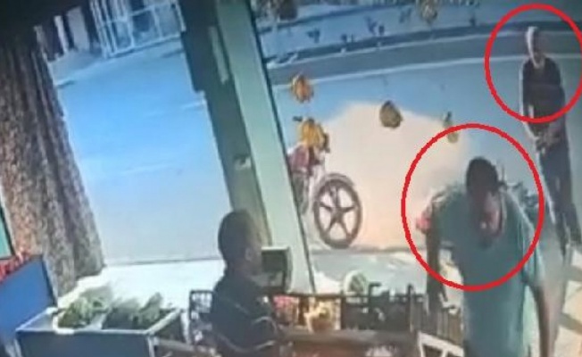 Mersin'de dükkan önünde silahla saldırı kamerada