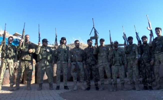 Suriye'de muhalifler cephe hatlarında 24 saat nöbet tutuyor