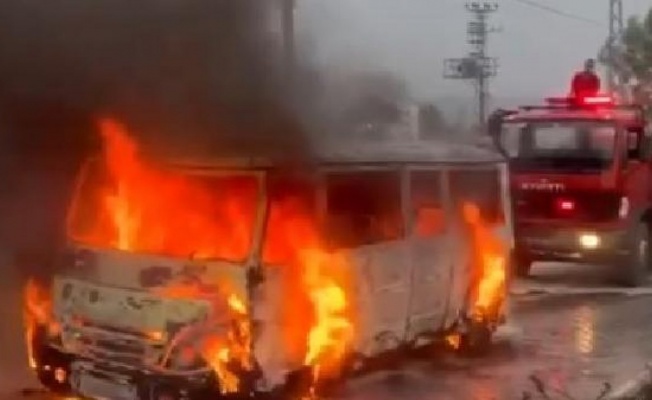 Tarım işçilerini taşıyan minibüs yandı