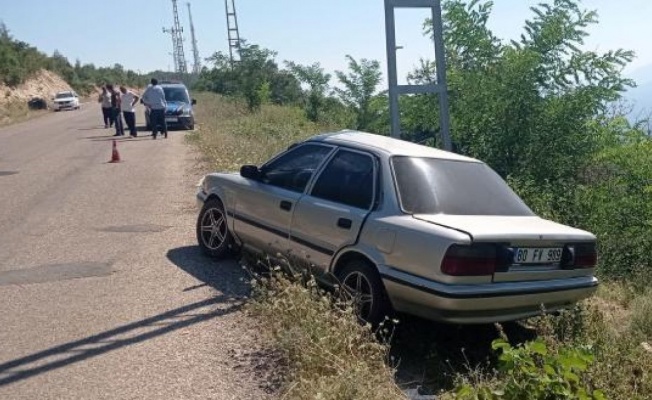Adana'da otomobil direğe çarptı: 1 ölü, 5 yaralı