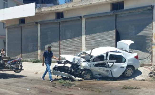 Otomobil, duvara çarptı; kuzenlerden Kahraman öldü, Serdar yaralı