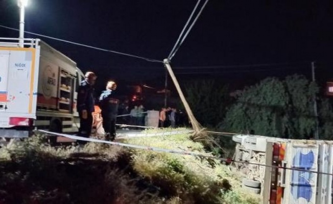 Şarampole devrilen kamyondaki anne ve oğlu hayatını kaybetti