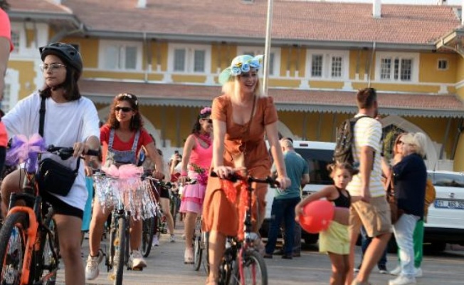 Adana’da ‘Süslü Kadınlar Bisiklet Turu’