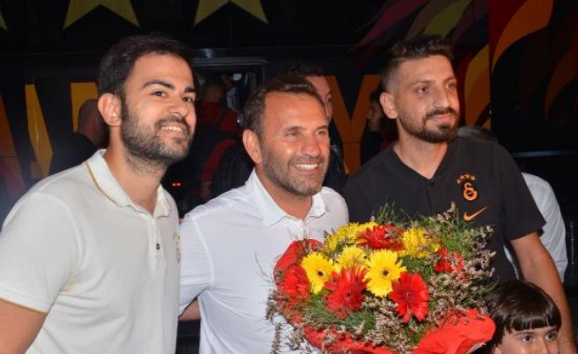 Galatasaray kafilesi, Adana’da coşkuyla karşılandı