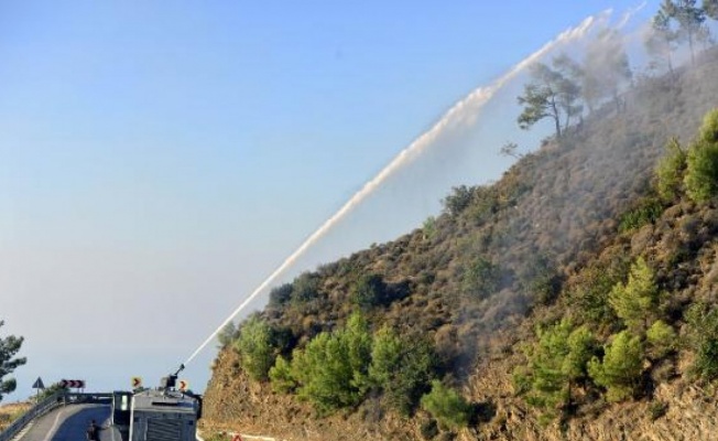 Mersin'de orman yangını, 2'nci gününde kontrol altında (3)