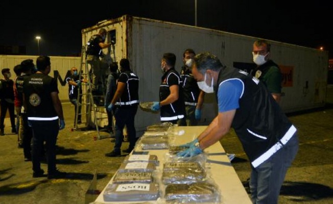 Mersin'de konteyner gemisindeki 48 kilo kokaine 3 tutuklama