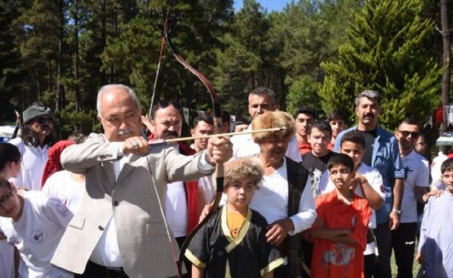 Osmaniye’de Cebelibereket geleneksel okçuluk turnuvası gerçekleştirildi