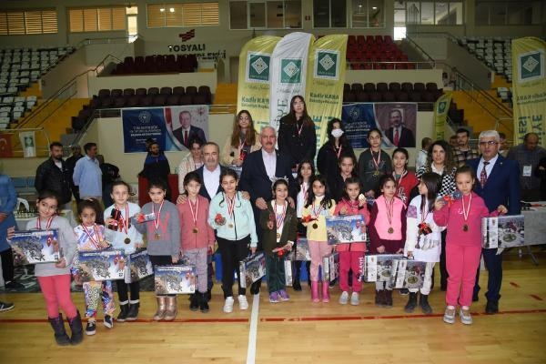 7 Ocak Kurtuluş Kupası Satranç Turnuvası ödülleri verildi