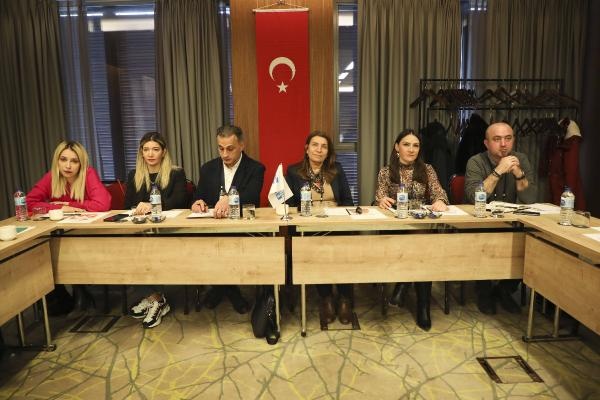 Adana Büyükşehir Belediyesi'nden 'toplumsal cinsiyet eşitsizliğiyle mücadele' eğitimi