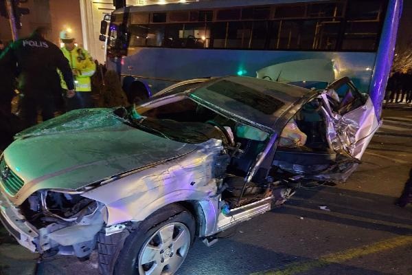 Niğde'de özel halk otobüsü ile otomobil çarpıştı: 16 yaralı