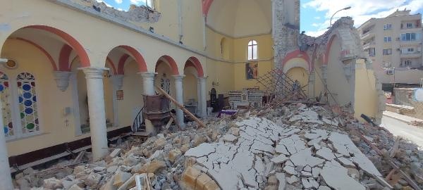 152 yıllık İskenderun Latin Katolik Kilisesi depremde ağır hasar gördü