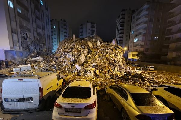 Kahramanmaraş merkezli 7.4 büyüklüğünde deprem; 5 bölge sallandı, çok sayıda ilde yıkım var/ Ek fotoğraflar