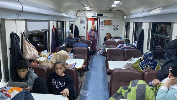 Osmaniye’de 1000 depremzede, tren vagonlarında misafir ediliyor
