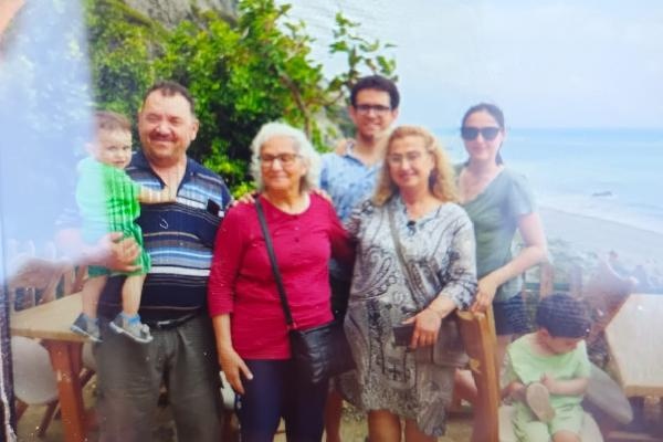Rusya'dan Hatay'a ziyarete gelen 4 kişilik aile, enkaz altında