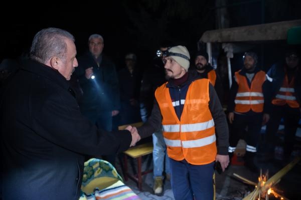 TBMM Başkanı Şentop, Hatay'da depremzede aileleri ziyaret etti