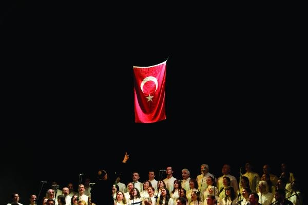 7 üyesini depremde kaybeden Antakya Medeniyetler Korosu'ndan dayanışma konseri