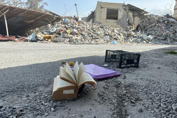 90 bine yakın kitabın olduğu sahaf dükkanı depremde yerle bir oldu