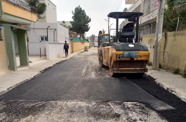 Akdeniz’de yol, asfalt çalışmaları sürüyor