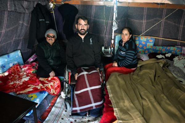 Çadırda yaşayan kas hastası Mehmet, konteyner istiyor