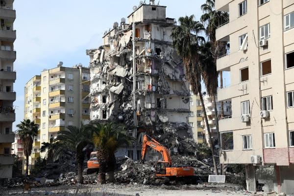 Osmaniye’de acil yıkımı kararlaştırılan 469 binadan 206’sı yıkıldı