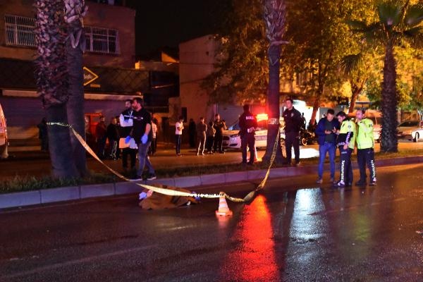 Adana'da yolun karşısına geçerken otomobilin çarptığı Ala hayatını kaybetti