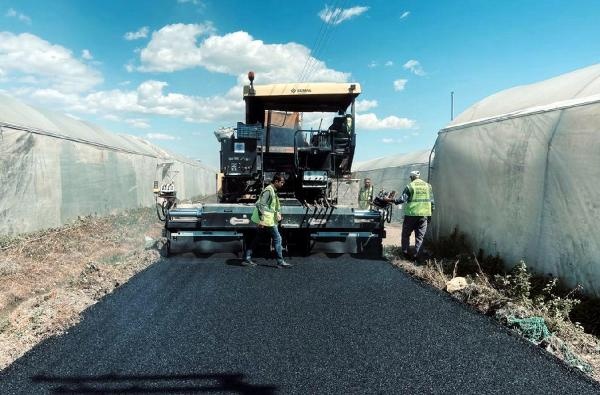 Akdeniz'de yeni yol açma asfalt serimi ve kaldırım yenileme çalışmaları
