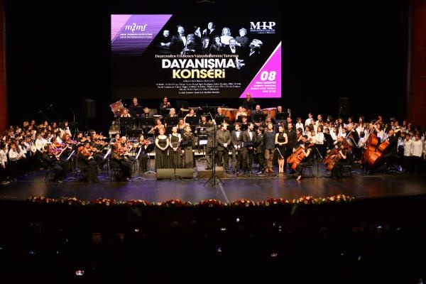 Mersin'de depremzedeler için dayanışma konseri