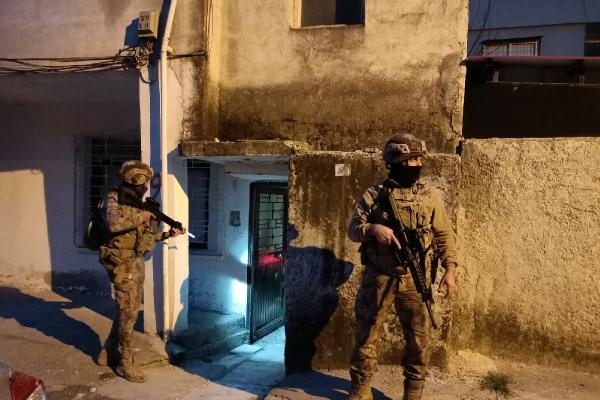 Mersin'de Kökünü Kurutma Operasyonu: 70 gözaltı