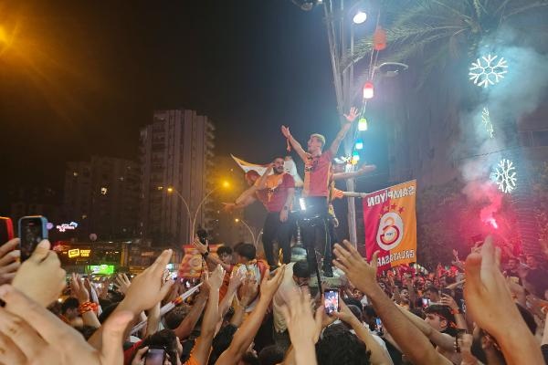Adana'da Galatasaray taraftarları şampiyonluğu kutladı