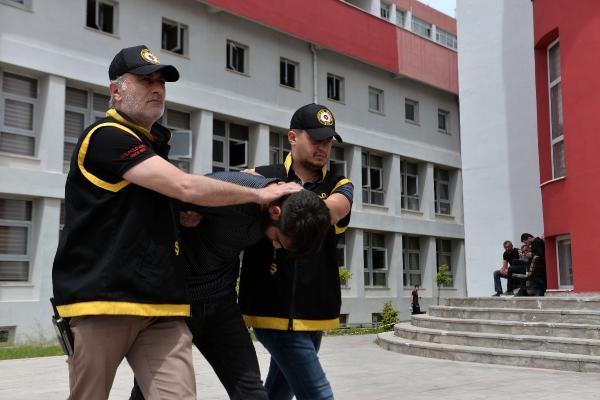 İnşaatta içki içenleri uyarınca bıçaklanan bekçi, AK Parti’nin seçim bürosuna sığınmış