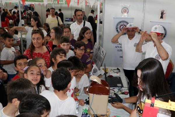 Adana'da 10 bin öğrencinin katıldığı Robotik ve Kodlama Şenliği başladı