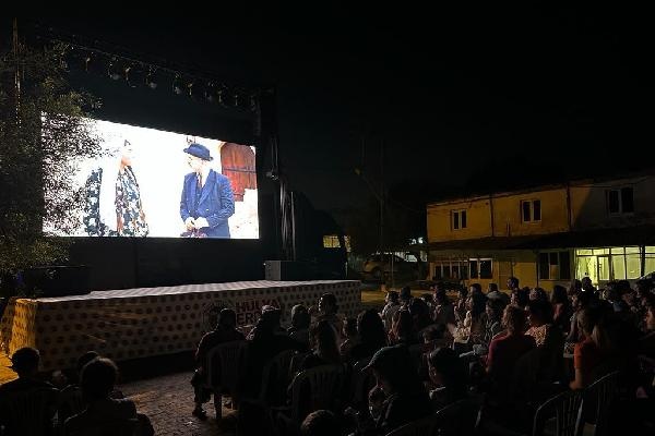 Ceyhan’da yazlık sinema keyfi