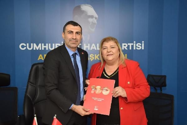 Ceyhan Belediye Başkanı Erdem aday adaylık başvurusu yaptı