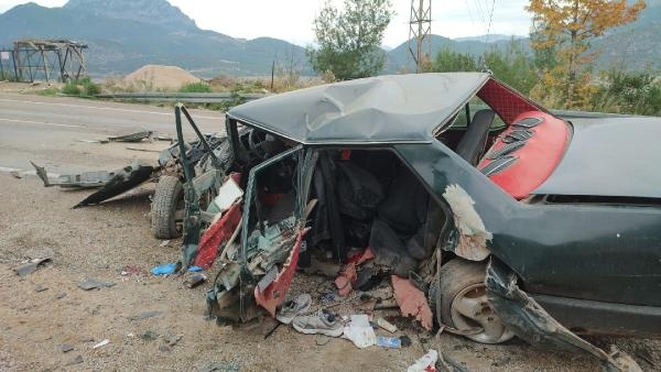 Adana'da otomobiller çarpıştı: 1'i ağır, 4 yaralı