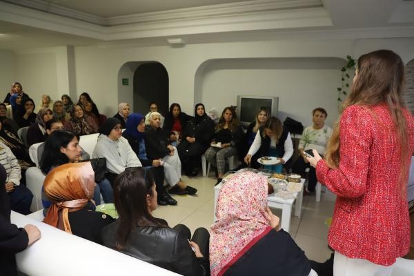 Akdeniz Belediyesi psikologları ebeveynlik sohbetlerine devam ediyor