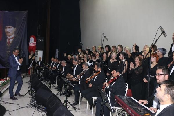 Kozan'da halk korosu konser verdi