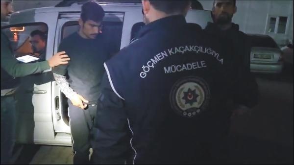 Osmaniye'de, hafif ticari araçta 3 kaçak göçmen yakalandı 
