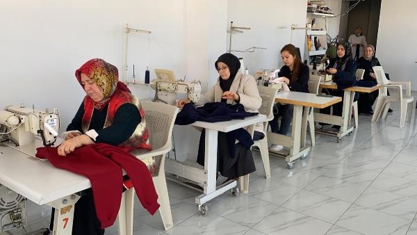 Osmaniye’de HEM kursiyerleri, Gazze’deki kadın ve çocuklar için giysi üretiyor