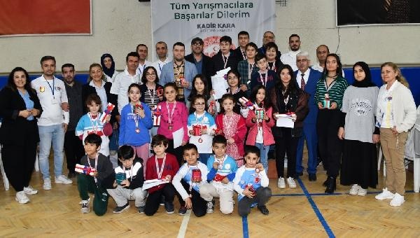 7 Ocak Kurtuluş Kupası Satranç Turnuvası ödülleri verildi