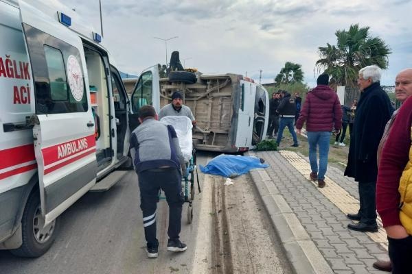 İşçi servis minibüsü TIR'a çarptı: 1 ölü, 7 yaralı