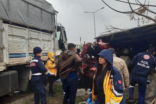 Kozan'da trafik kazası:2 yaralı