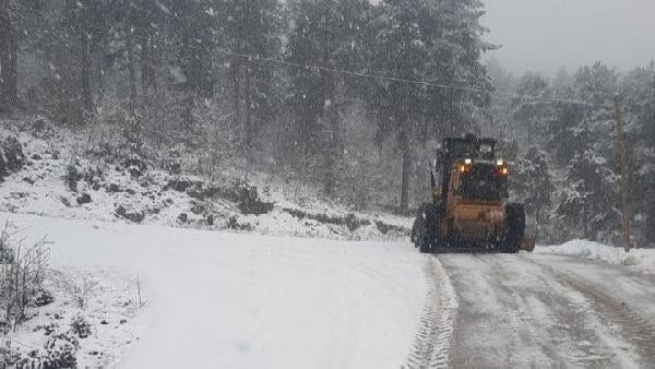Osmaniye’de kar yağışı nedeniyle kapanan köy ve yayla yolları açıldı