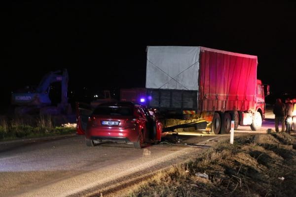Otomobil, kamyona arkadan çarptı: 1 ölü