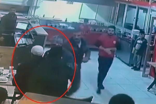 Restoran çalışanı, soluk borusuna yemek kaçan müşteriyi Heimlich manevrası ile kurtardı