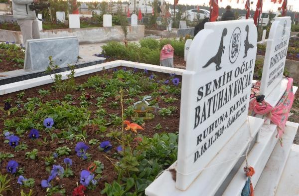 Adana'da depremde ölenler, yıkılan binaların enkazının kaldırıldığı alanlarda anıldı (4)