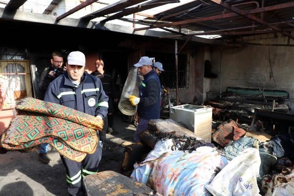 Akdeniz'de yanan ev temizlendi, zarar gören eşyalar taşındı
